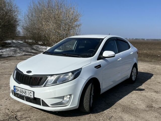 Білий Кіа Ріо, об'ємом двигуна 1.6 л та пробігом 220 тис. км за 6000 $, фото 1 на Automoto.ua
