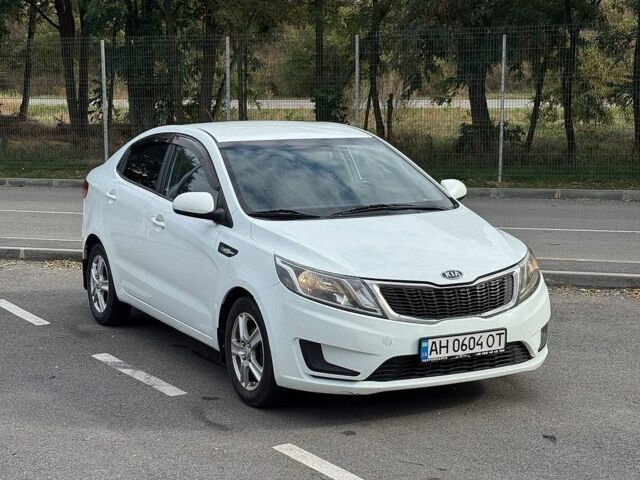 Білий Кіа Ріо, об'ємом двигуна 1.4 л та пробігом 218 тис. км за 5750 $, фото 1 на Automoto.ua