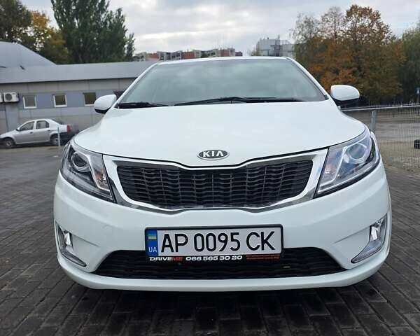 Белый Киа Рио, объемом двигателя 1.4 л и пробегом 288 тыс. км за 7000 $, фото 1 на Automoto.ua