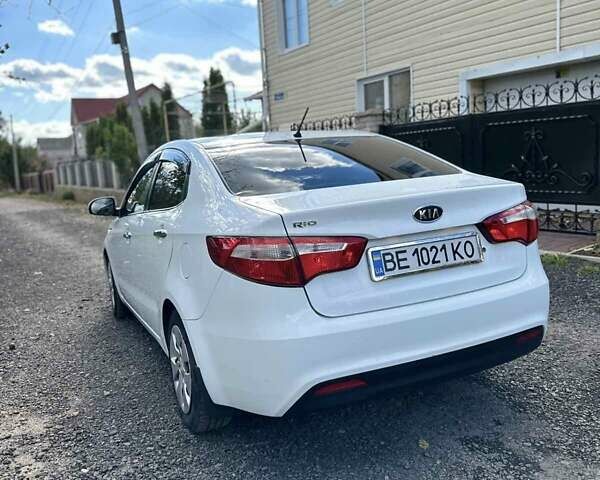 Білий Кіа Ріо, об'ємом двигуна 1.4 л та пробігом 140 тис. км за 8000 $, фото 1 на Automoto.ua
