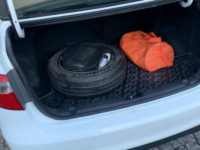 Білий Кіа Ріо, об'ємом двигуна 1.4 л та пробігом 175 тис. км за 6600 $, фото 1 на Automoto.ua