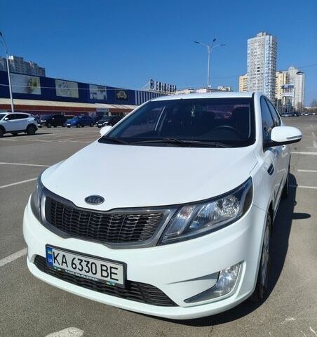 Белый Киа Рио, объемом двигателя 1.59 л и пробегом 124 тыс. км за 7700 $, фото 1 на Automoto.ua