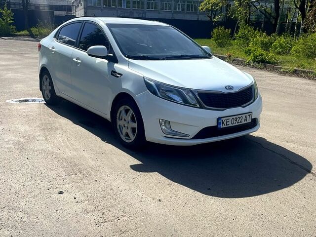 Білий Кіа Ріо, об'ємом двигуна 1.4 л та пробігом 249 тис. км за 6000 $, фото 1 на Automoto.ua