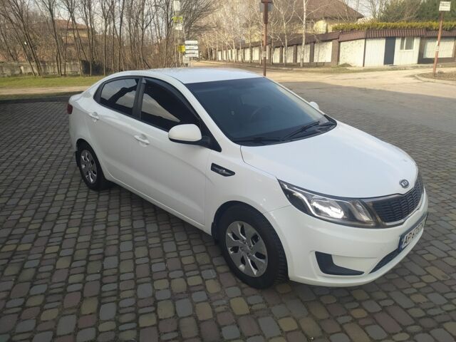 Білий Кіа Ріо, об'ємом двигуна 1.4 л та пробігом 158 тис. км за 6500 $, фото 1 на Automoto.ua