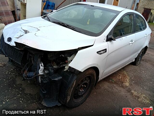 Білий Кіа Ріо, об'ємом двигуна 1.4 л та пробігом 289 тис. км за 3400 $, фото 1 на Automoto.ua
