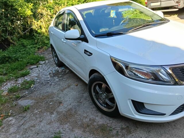 Білий Кіа Ріо, об'ємом двигуна 1.4 л та пробігом 90 тис. км за 8600 $, фото 1 на Automoto.ua