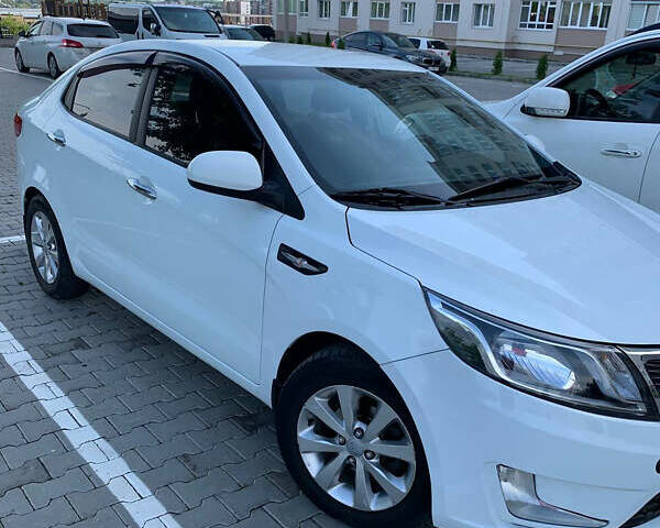 Белый Киа Рио, объемом двигателя 1.4 л и пробегом 175 тыс. км за 7750 $, фото 1 на Automoto.ua