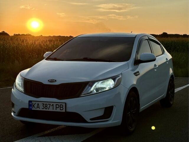 Білий Кіа Ріо, об'ємом двигуна 1.4 л та пробігом 142 тис. км за 6000 $, фото 1 на Automoto.ua