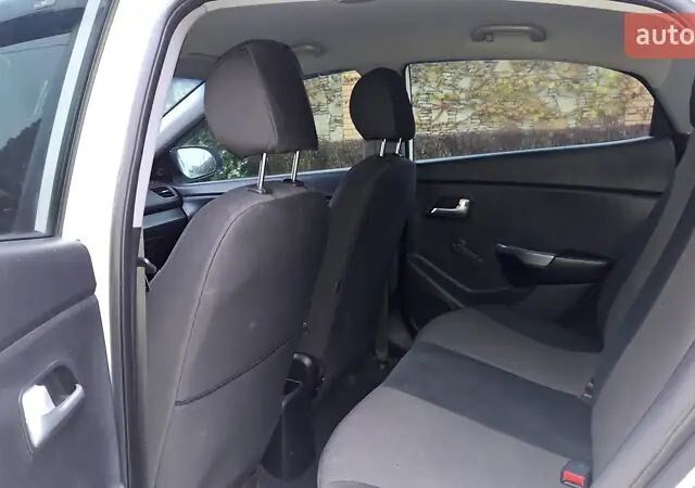 Белый Киа Рио, объемом двигателя 1.4 л и пробегом 0 тыс. км за 6300 $, фото 1 на Automoto.ua