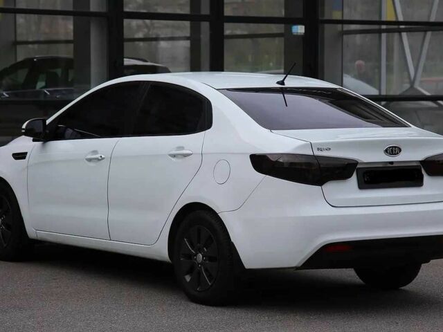 Белый Киа Рио, объемом двигателя 1.6 л и пробегом 125 тыс. км за 7900 $, фото 1 на Automoto.ua