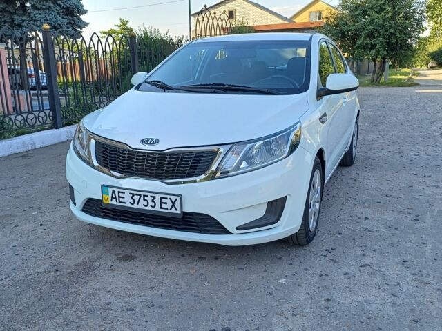 Белый Киа Рио, объемом двигателя 1.4 л и пробегом 52 тыс. км за 89000 $, фото 1 на Automoto.ua