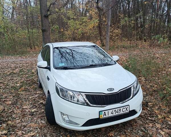 Белый Киа Рио, объемом двигателя 1.59 л и пробегом 208 тыс. км за 6500 $, фото 1 на Automoto.ua