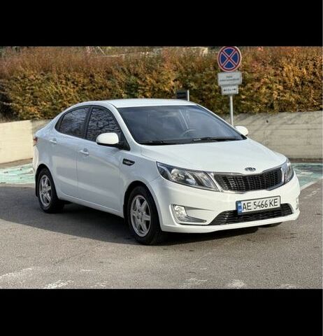 Белый Киа Рио, объемом двигателя 1.4 л и пробегом 210 тыс. км за 7500 $, фото 1 на Automoto.ua