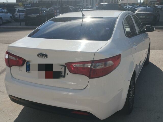 Белый Киа Рио, объемом двигателя 1.4 л и пробегом 177 тыс. км за 7500 $, фото 1 на Automoto.ua