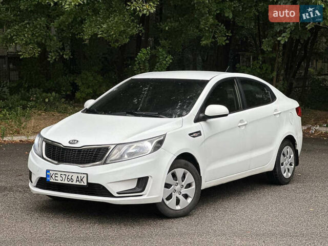 Белый Киа Рио, объемом двигателя 1.4 л и пробегом 208 тыс. км за 5500 $, фото 1 на Automoto.ua