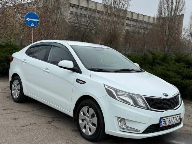 Белый Киа Рио, объемом двигателя 1.4 л и пробегом 140 тыс. км за 7800 $, фото 1 на Automoto.ua