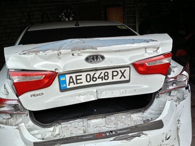 Белый Киа Рио, объемом двигателя 1.6 л и пробегом 100 тыс. км за 2500 $, фото 1 на Automoto.ua