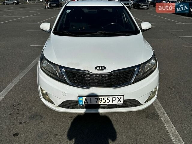 Белый Киа Рио, объемом двигателя 1.4 л и пробегом 214 тыс. км за 6000 $, фото 1 на Automoto.ua