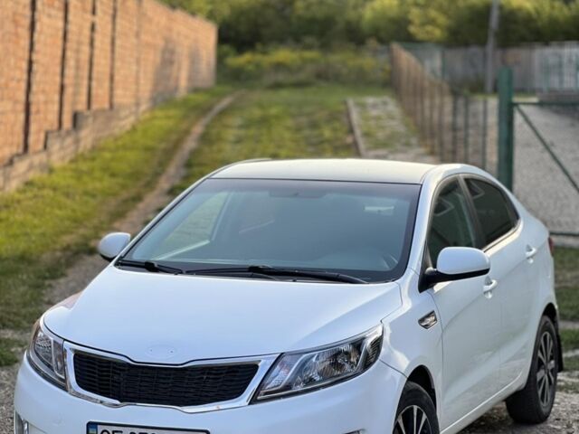 Белый Киа Рио, объемом двигателя 1.4 л и пробегом 270 тыс. км за 7500 $, фото 1 на Automoto.ua