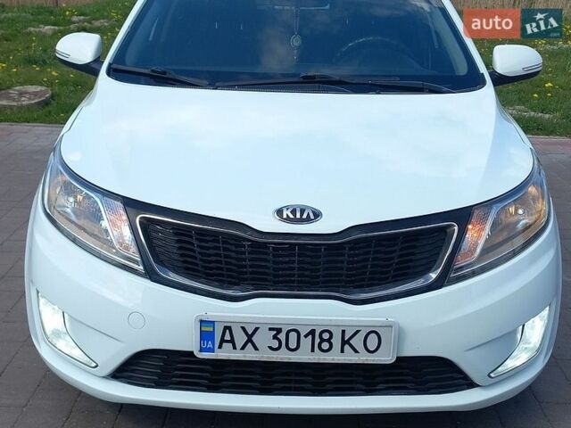 Білий Кіа Ріо, об'ємом двигуна 1.59 л та пробігом 156 тис. км за 8500 $, фото 1 на Automoto.ua