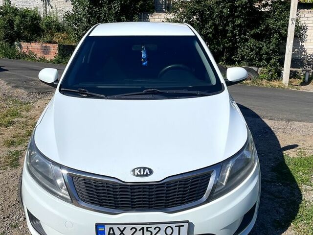 Белый Киа Рио, объемом двигателя 1.4 л и пробегом 0 тыс. км за 6000 $, фото 1 на Automoto.ua