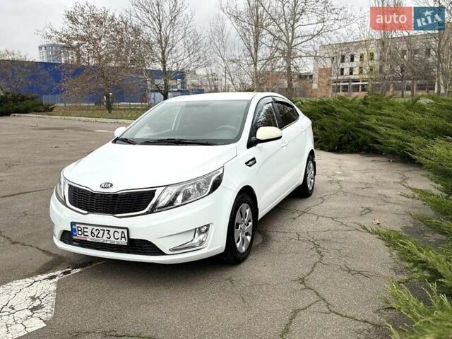 Белый Киа Рио, объемом двигателя 1.4 л и пробегом 140 тыс. км за 7800 $, фото 1 на Automoto.ua