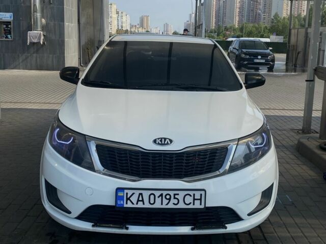 Белый Киа Рио, объемом двигателя 1.4 л и пробегом 255 тыс. км за 7000 $, фото 1 на Automoto.ua