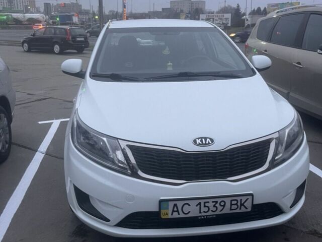 Білий Кіа Ріо, об'ємом двигуна 1.4 л та пробігом 180 тис. км за 8000 $, фото 1 на Automoto.ua