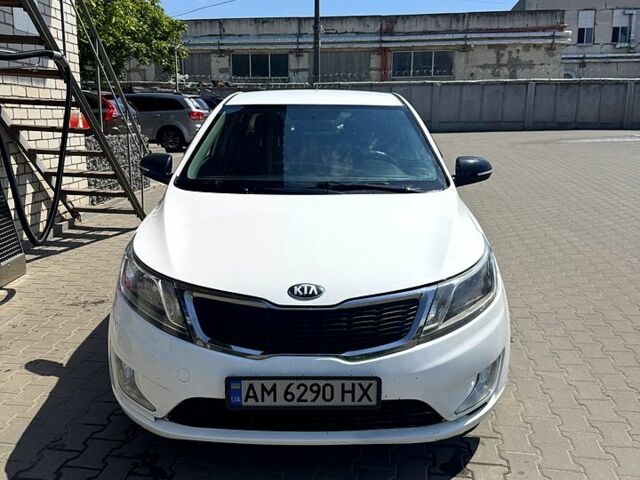 Белый Киа Рио, объемом двигателя 1.4 л и пробегом 222 тыс. км за 6900 $, фото 1 на Automoto.ua