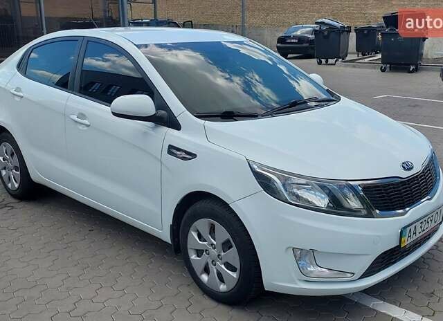 Білий Кіа Ріо, об'ємом двигуна 1.6 л та пробігом 73 тис. км за 9500 $, фото 1 на Automoto.ua