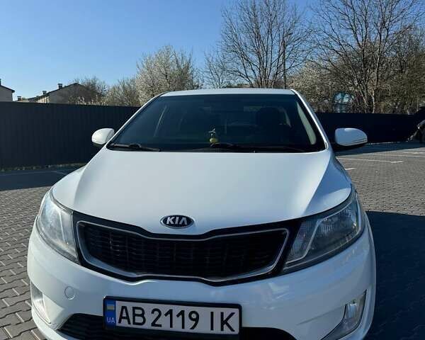 Белый Киа Рио, объемом двигателя 1.59 л и пробегом 222 тыс. км за 8600 $, фото 1 на Automoto.ua