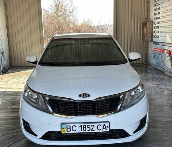 Белый Киа Рио, объемом двигателя 1.4 л и пробегом 55 тыс. км за 9800 $, фото 1 на Automoto.ua