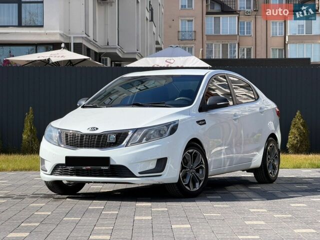 Белый Киа Рио, объемом двигателя 1.4 л и пробегом 274 тыс. км за 5800 $, фото 1 на Automoto.ua