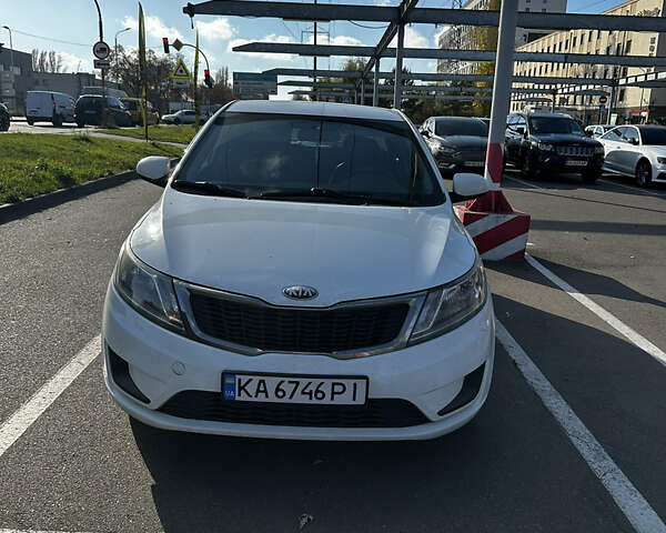 Белый Киа Рио, объемом двигателя 1.4 л и пробегом 214 тыс. км за 8300 $, фото 1 на Automoto.ua