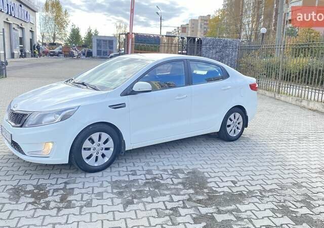 Киа Рио 2014 в Киеве на Automoto.ua Белый Киа Рио, объемом двигателя 1.59 л и пробегом 69 тыс. км за 8499 $, фото 1 на Automoto.ua