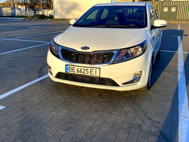 Белый Киа Рио, объемом двигателя 1.6 л и пробегом 103 тыс. км за 7500 $, фото 1 на Automoto.ua