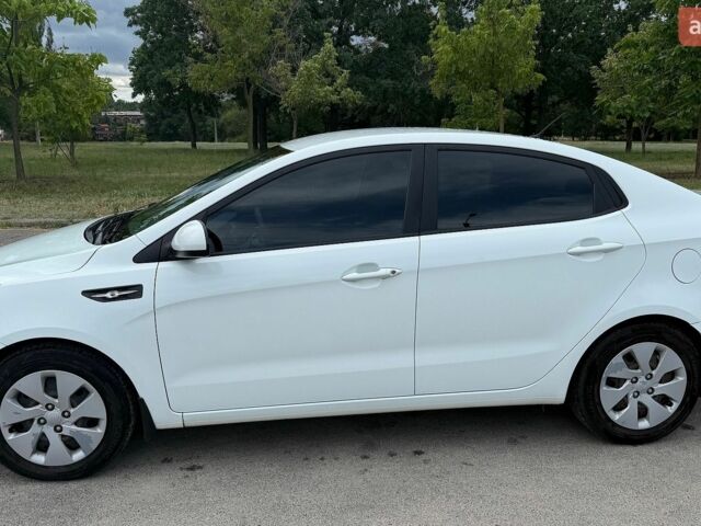Белый Киа Рио, объемом двигателя 1.37 л и пробегом 125 тыс. км за 8000 $, фото 1 на Automoto.ua