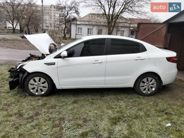 Белый Киа Рио, объемом двигателя 1.59 л и пробегом 102 тыс. км за 3700 $, фото 1 на Automoto.ua