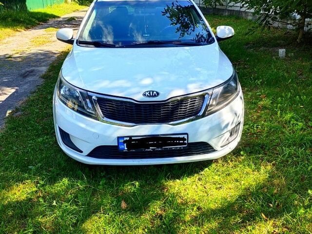 Белый Киа Рио, объемом двигателя 1.4 л и пробегом 139 тыс. км за 6000 $, фото 1 на Automoto.ua