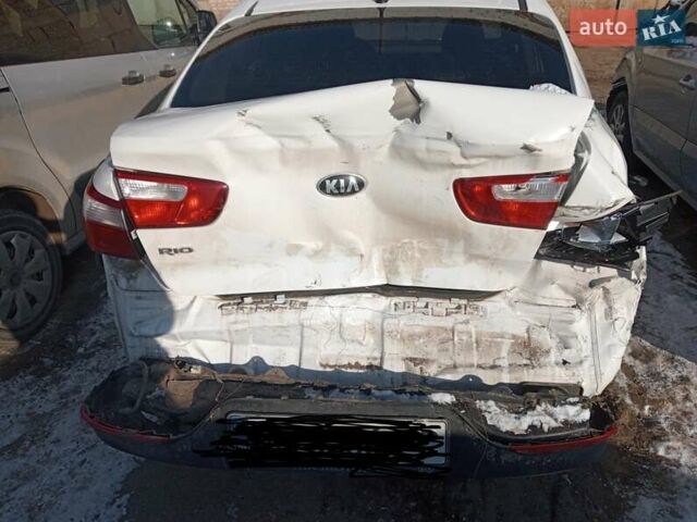 Белый Киа Рио, объемом двигателя 1.4 л и пробегом 136 тыс. км за 4000 $, фото 1 на Automoto.ua