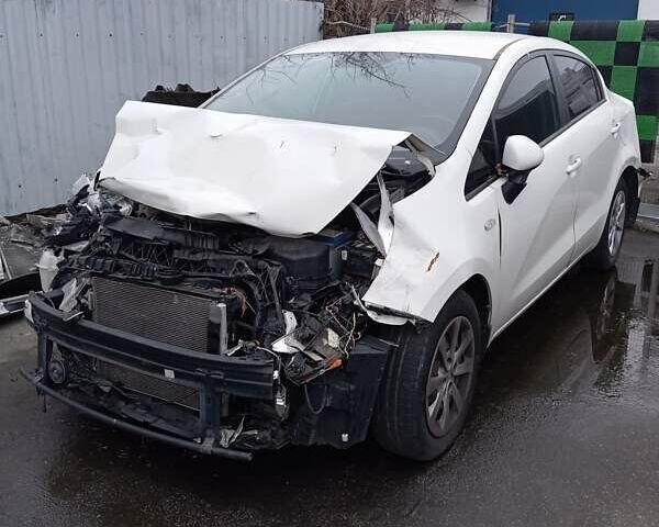 Белый Киа Рио, объемом двигателя 1.4 л и пробегом 85 тыс. км за 3000 $, фото 1 на Automoto.ua