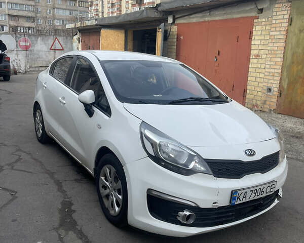 Белый Киа Рио, объемом двигателя 1.25 л и пробегом 200 тыс. км за 3400 $, фото 1 на Automoto.ua