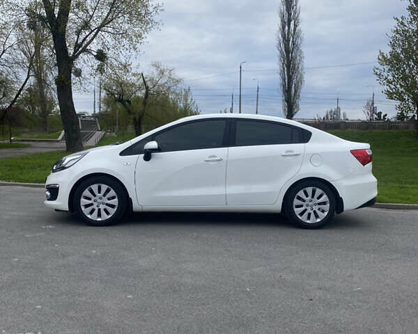 Білий Кіа Ріо, об'ємом двигуна 1.4 л та пробігом 192 тис. км за 9600 $, фото 1 на Automoto.ua