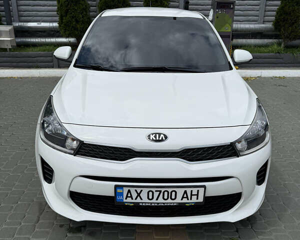 Белый Киа Рио, объемом двигателя 1.6 л и пробегом 111 тыс. км за 9800 $, фото 1 на Automoto.ua