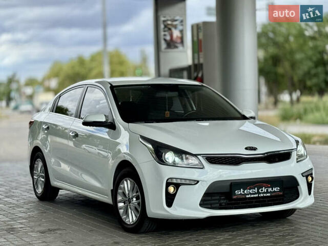 Белый Киа Рио, объемом двигателя 1.59 л и пробегом 142 тыс. км за 12999 $, фото 1 на Automoto.ua