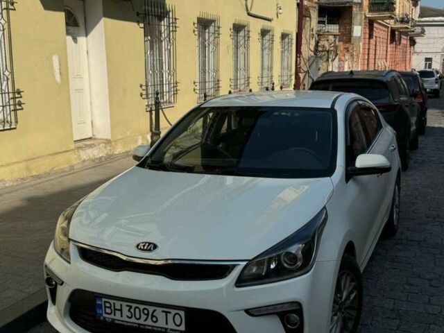 Білий Кіа Ріо, об'ємом двигуна 1.59 л та пробігом 90 тис. км за 13950 $, фото 1 на Automoto.ua