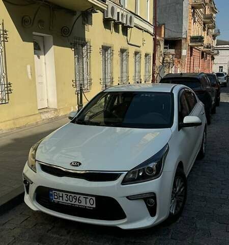 Білий Кіа Ріо, об'ємом двигуна 1.59 л та пробігом 86 тис. км за 13950 $, фото 1 на Automoto.ua