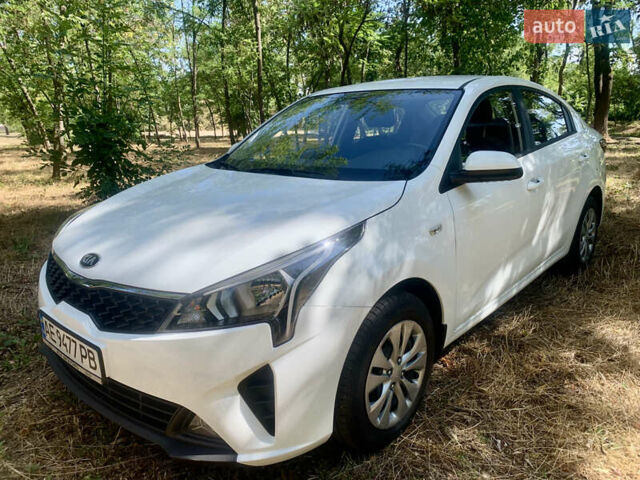 Белый Киа Рио, объемом двигателя 1.37 л и пробегом 20 тыс. км за 12800 $, фото 1 на Automoto.ua