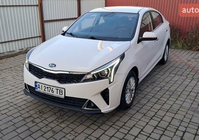 Белый Киа Рио, объемом двигателя 1.59 л и пробегом 70 тыс. км за 13500 $, фото 1 на Automoto.ua