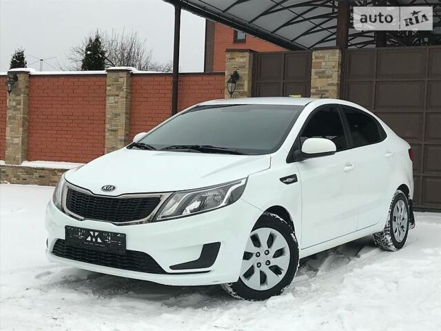 Білий Кіа Ріо, об'ємом двигуна 1.4 л та пробігом 57 тис. км за 9700 $, фото 1 на Automoto.ua